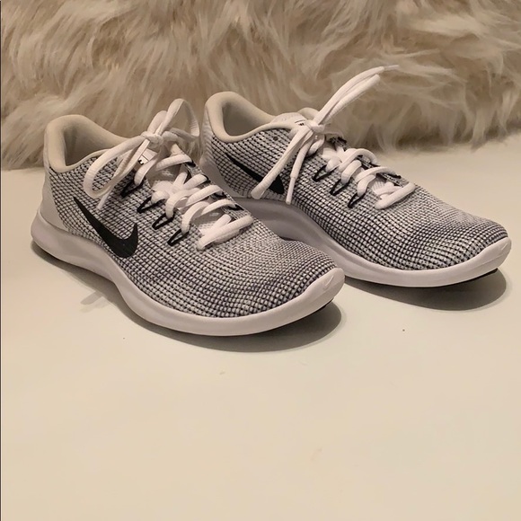 Nike Shoes - White and black Nike’s running shoes